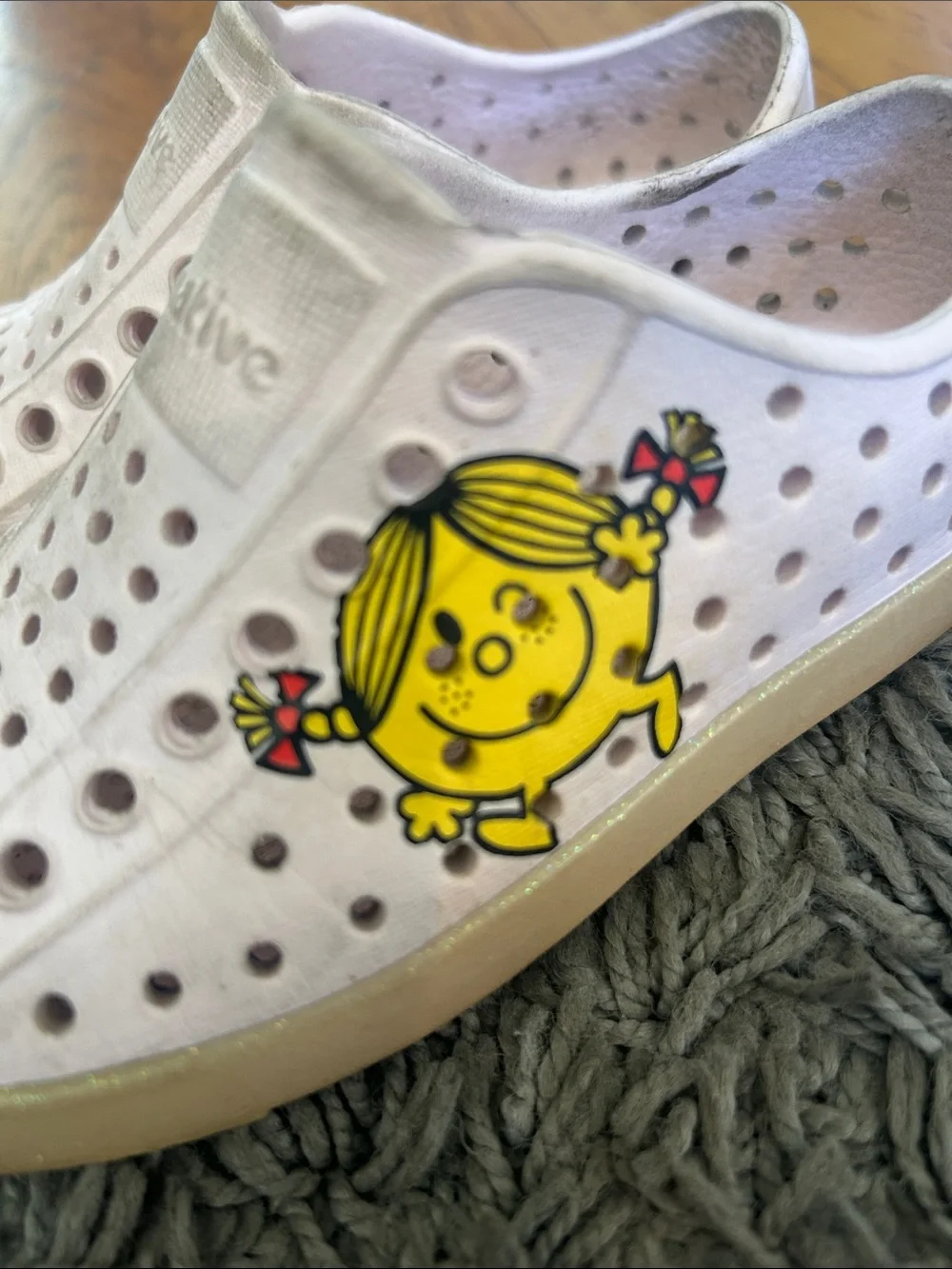 Native Pink Girls Shoes Size 9 Mr Men special edition natives